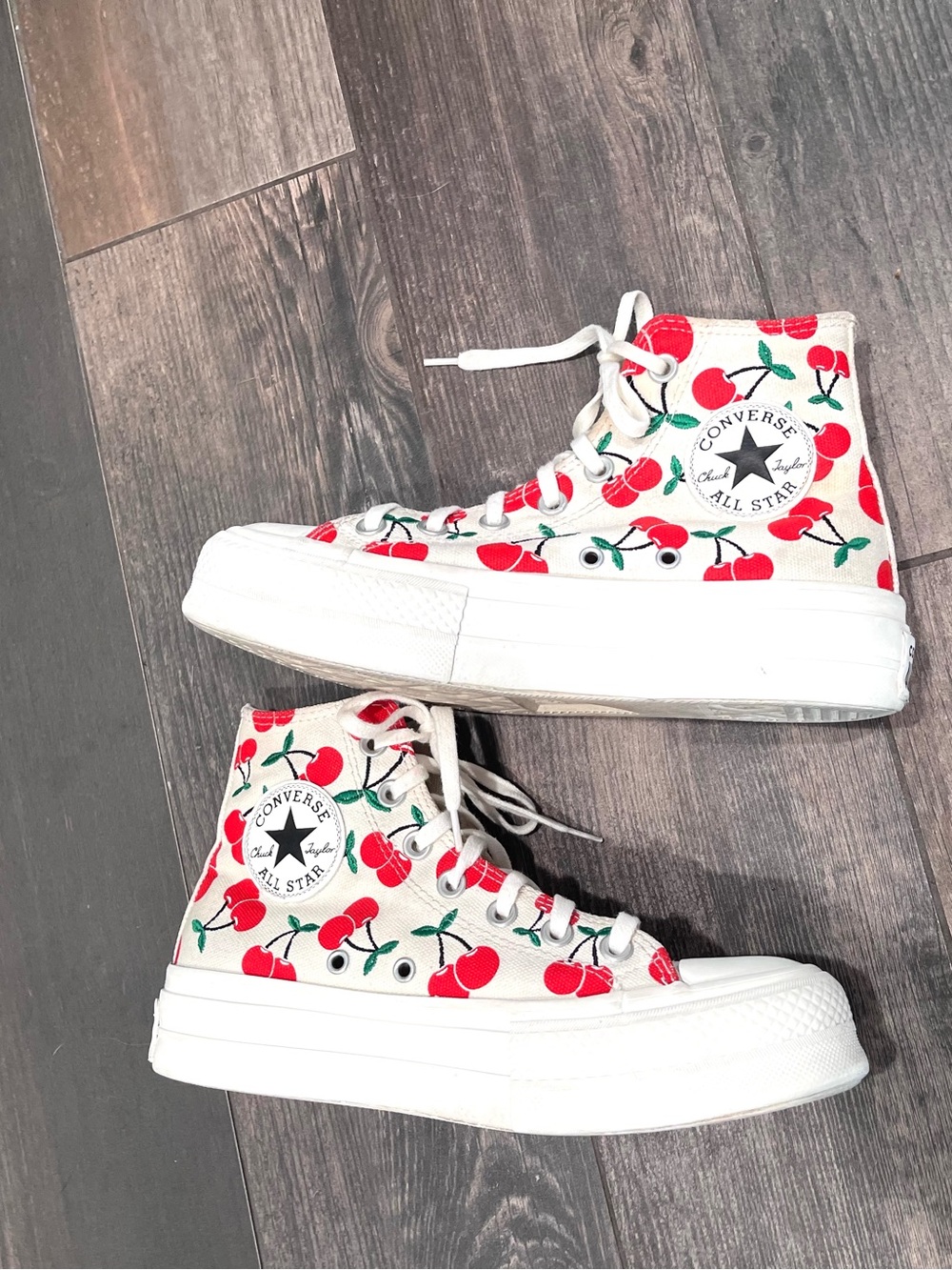 Converse Chuck Taylor All Star Lift Platform High Cherries Women size 7